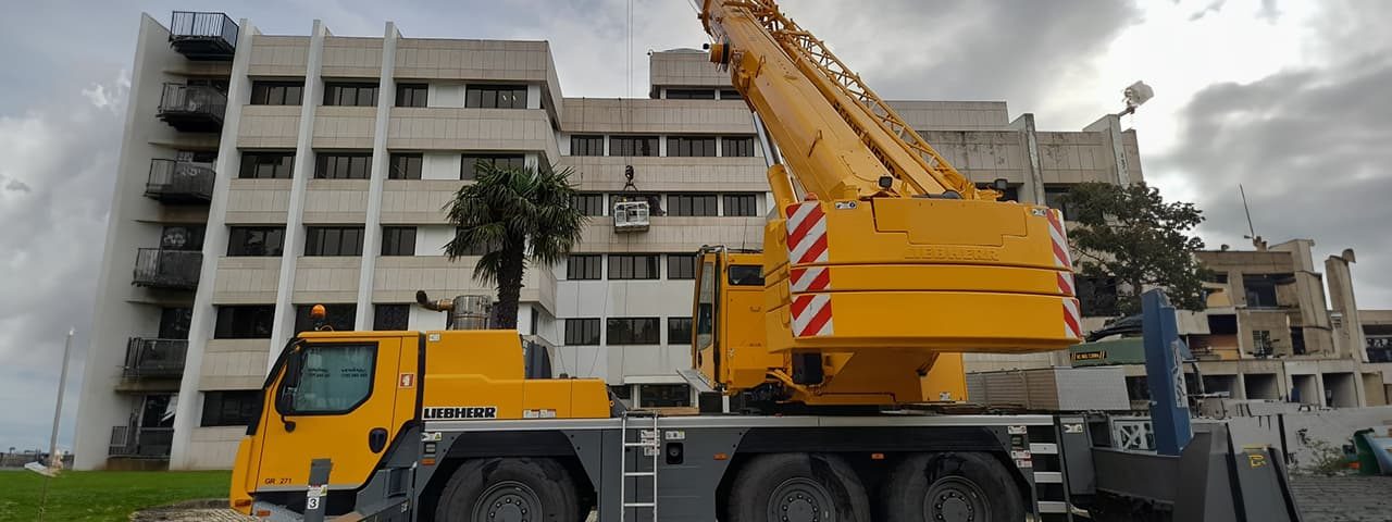 As vantagens de apostar no aluguer de uma grua telescópica